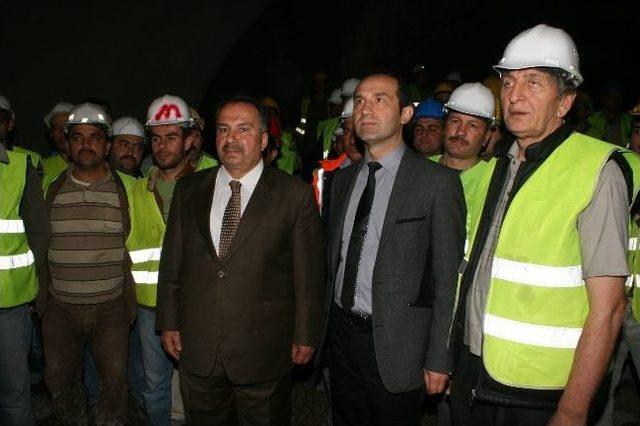 &Uuml;nye &Ccedil;evre Yolu T&uuml;nellerinde Kazı &Ccedil;alışmaları Sona Erdi 3