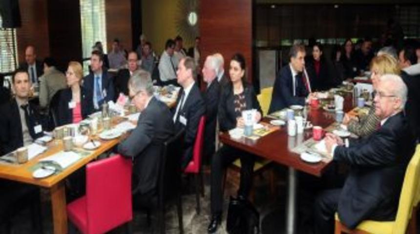 Almanlar 60 Kişilik Heyetle İzmir&rsquo;e &Ccedil;ıkarma Yaptı