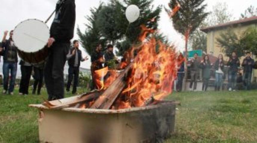 Nevruz Kutlamalarındaki Gerginliği Polis &Ouml;nledi