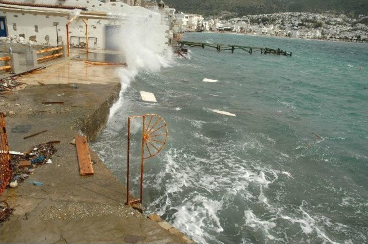 Lodos Bodrum&rsquo;u Vurmaya Başladı