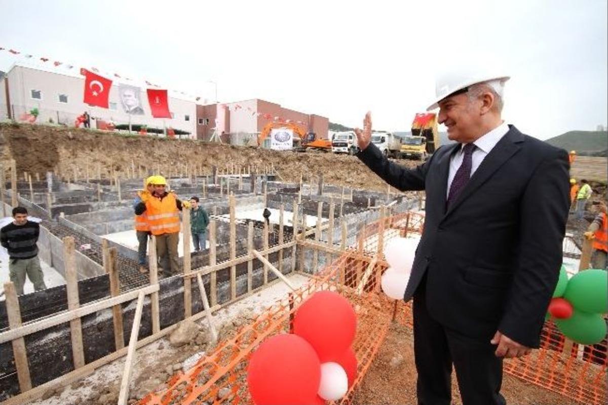 Karşıyaka&rsquo;da Sosyal Yaşam Kompleksi&rsquo;nin Temeli Atıldı