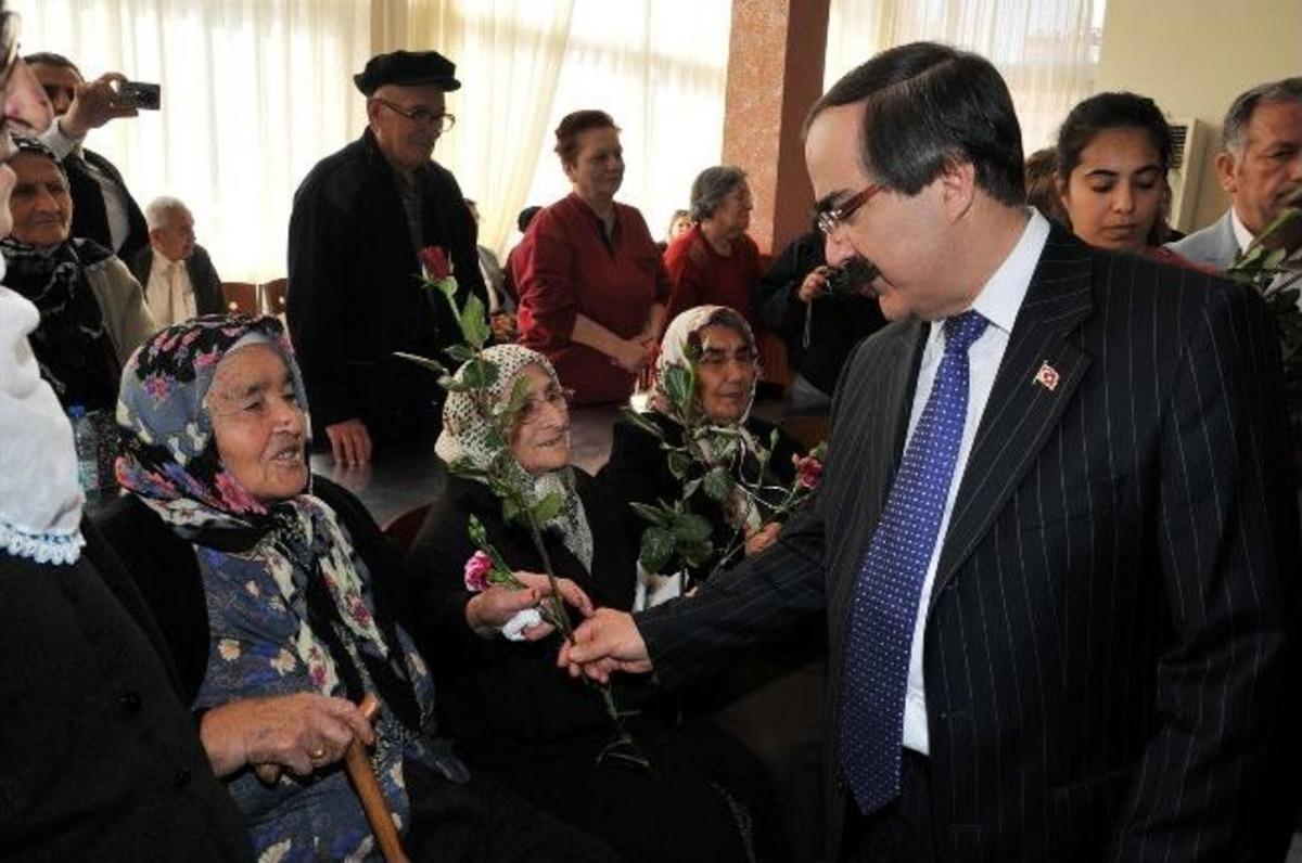 Vali Coş'tan Huzurevi Sakinlerine Ziyaret
