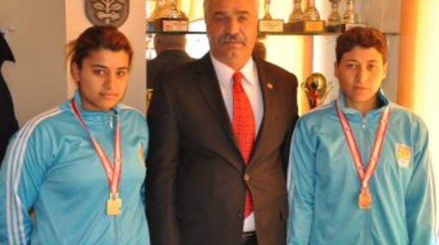 Tarsus Belediyespor bayan boksculardan başarı