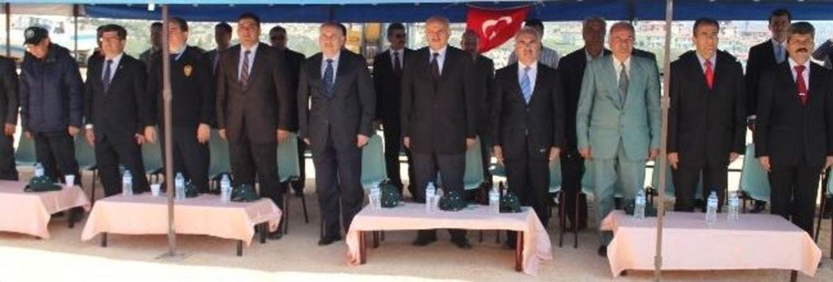 Taşucu Meslek Y&uuml;ksekokulu&rsquo;nda Ağa&ccedil; Dikme Şenliği