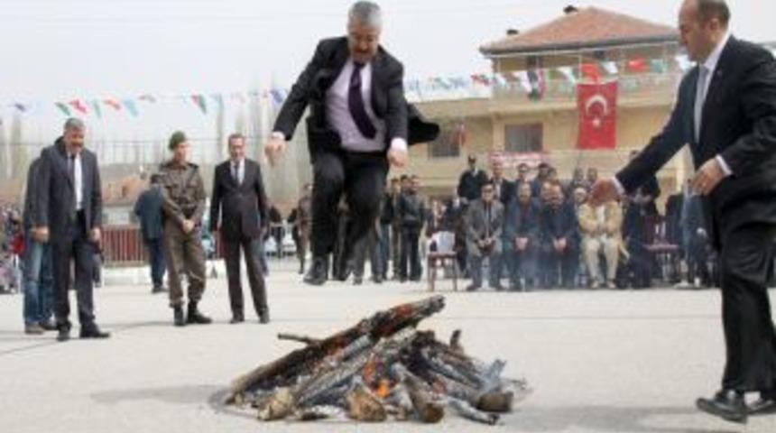 Nevruz, T&uuml;rk K&uuml;lt&uuml;rlerini Buluşturdu