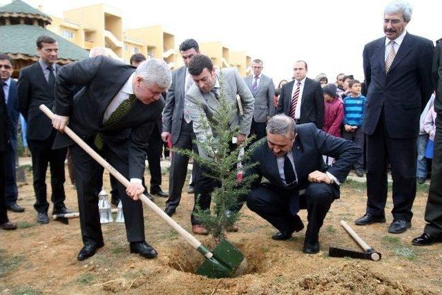 Baharın Müjdecisi Nevruz Uşak’ta Düzenlenen Törenle Kutlandı