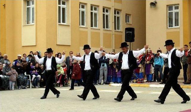 Baharın Müjdecisi Nevruz Uşak’ta Düzenlenen Törenle Kutlandı