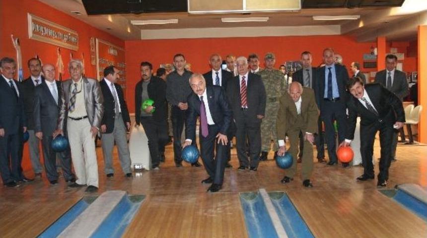 Huzurevi Sakinlerinin Bovling Keyfi