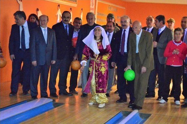 Huzurevi Sakinlerinin Bovling Keyfi 1