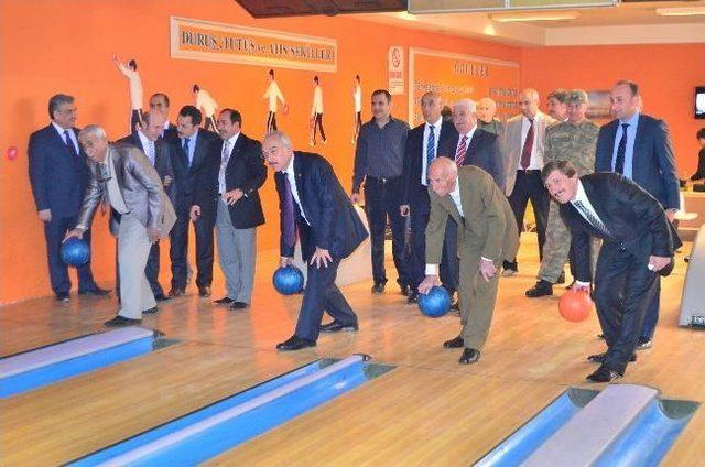 Huzurevi Sakinlerinin Bovling Keyfi 2