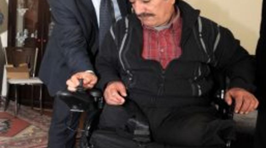 Tren Kazasında Iki Ayağını Kaybeden Vatandaşa Ak&uuml;l&uuml; Ara&ccedil; Yardımı