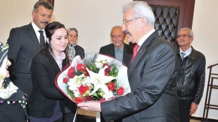 Huzurevi Sakinleri Vali Cerrah'ı Ziyaret Etti