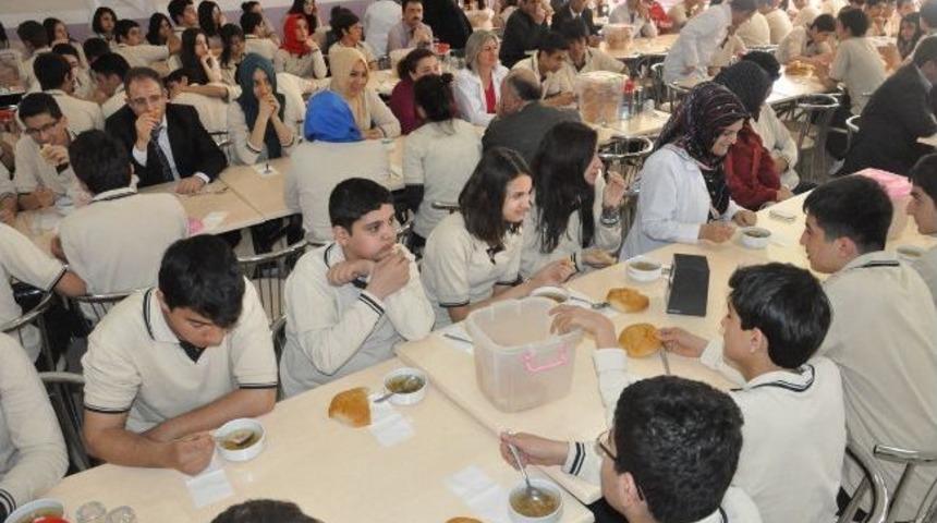 &Ccedil;anakkale Zaferi&rsquo;nin 98. Yıl D&ouml;n&uuml;m&uuml;, &ldquo;&ccedil;anakkale Men&uuml;s&uuml;&rdquo; İle Kutlandı