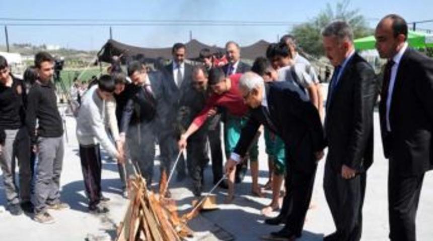 Nevruz Kutlamalarında Kaymakam Harmandalı Oynadı