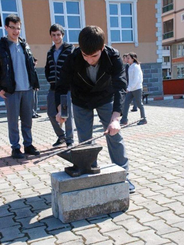 Rizeli Öğrenciler Nevruz'u Kutladı