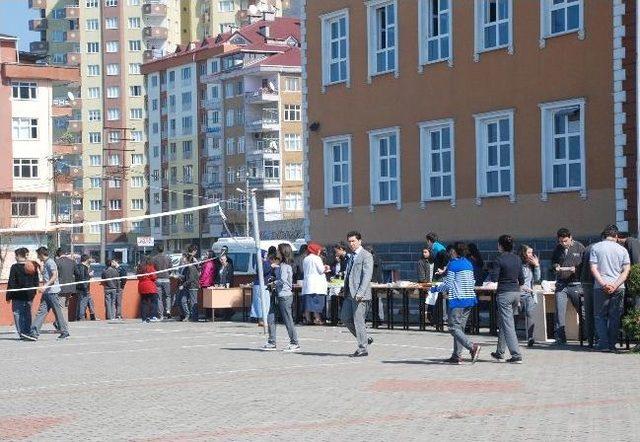 Rizeli Öğrenciler Nevruz'u Kutladı