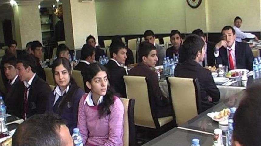 Sınava Girecek &Ouml;ğrencilere Moral Yemeği Verildi