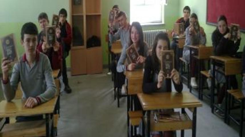 Simav'da 'G&uuml;l'le Yaşamak' Adlı Kitap Okuma Yarışması D&uuml;zenlendi