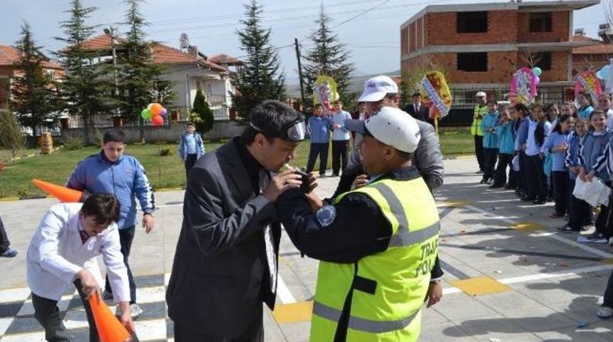 Nevruz Kutlamalarında Trafik Konulu Ske&ccedil; Sunuldu