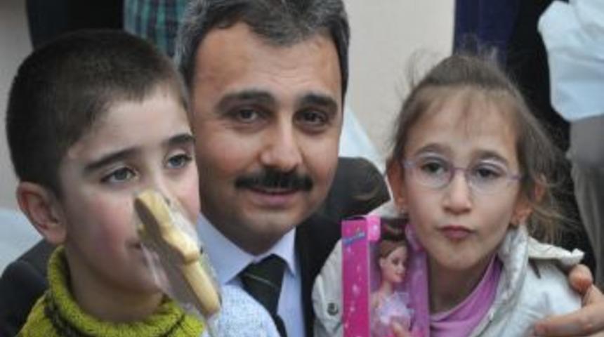 &Uuml;niversiteliler Down Sendromlu &Ccedil;ocukları Eğlendirdi