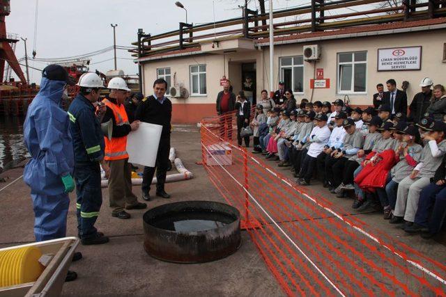 Öğrenciler Deniz Temizleme Tatbikatını Izledi