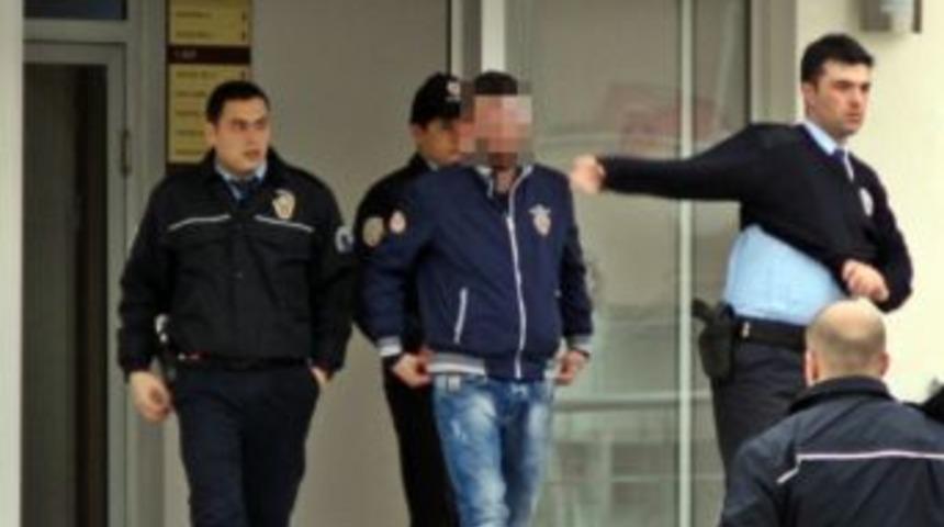 Hırsızlık Zanlıları Uyuşturucu Alemi Yaparken Yakalandı