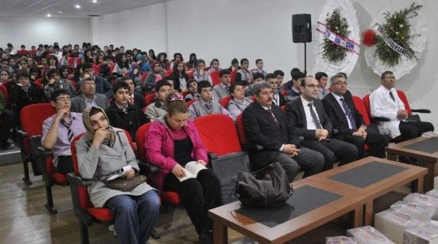 &Ouml;ğrencilere &Uuml;cretsiz Kitap Hediye Edildi