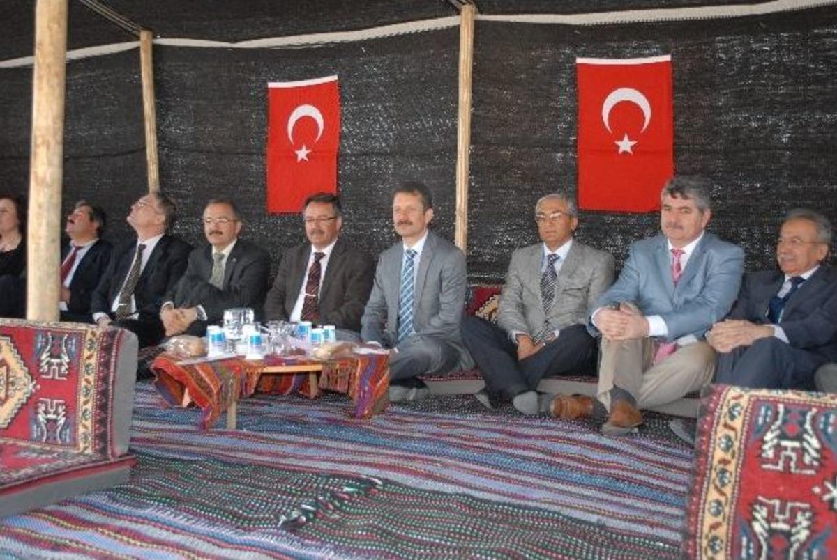 Mak&uuml;&rsquo;de Nevruz Coşkusu