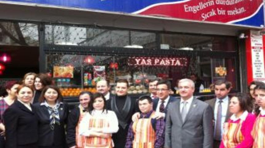 Down Cafe, AK Partilileri Ağırladı