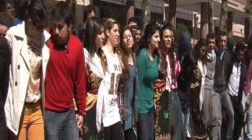 &Uuml;niversite&rsquo;de nevruz coşkusu