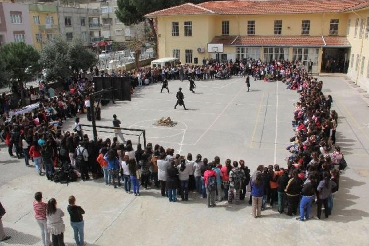 Kız Meslek Lisesini Nevruz Ateşi Sardı
