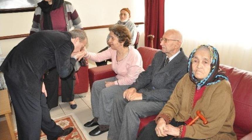 Ak Parti&rsquo;den, Huzurevi Sakinlerine Ziyaret