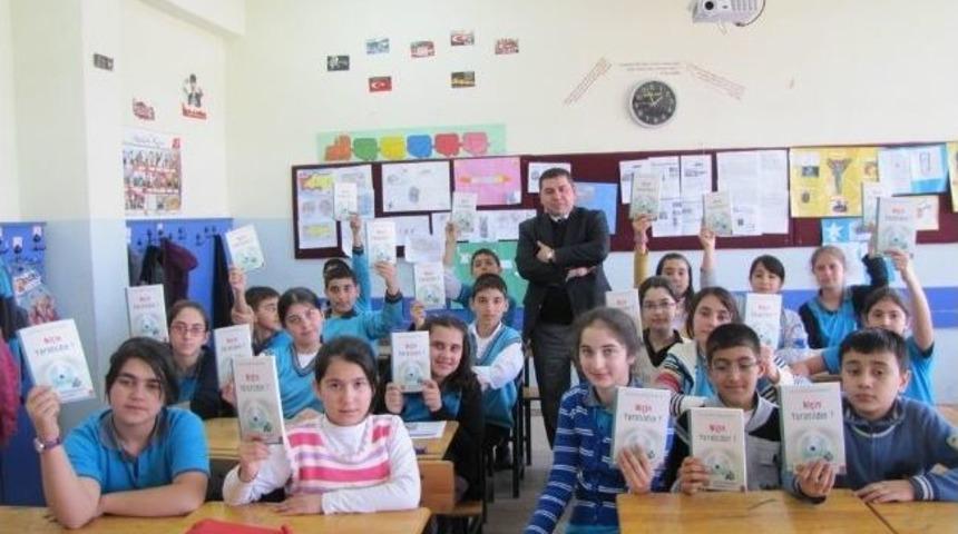 Yerk&ouml;y'de &Ouml;ğrencilere Kitap Hediye Edildi