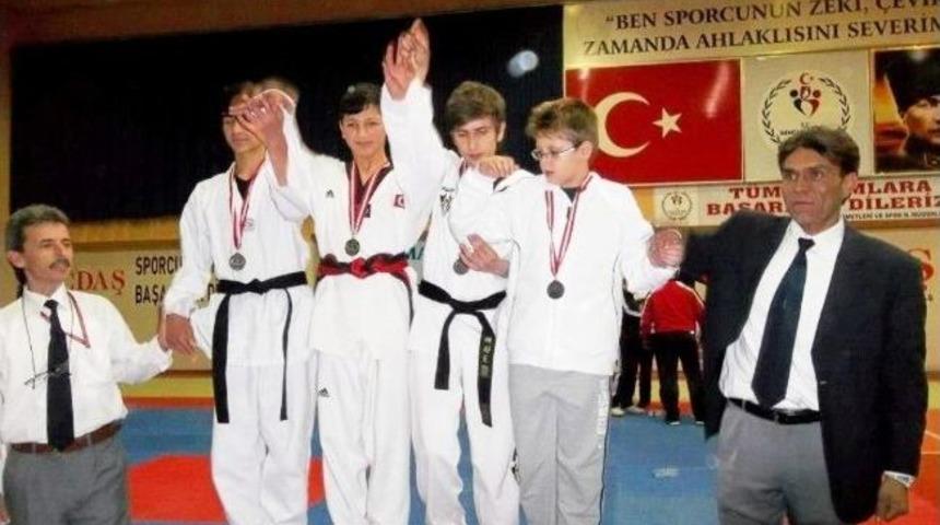 &Ccedil;anakkale&rsquo;den 9 Madalya İle D&ouml;nd&uuml;ler