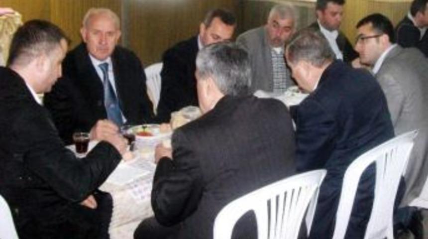 Esnaflar Dernek Kahvaltısında Buluştu