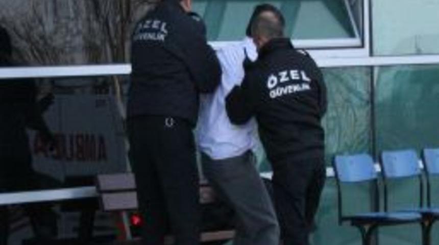 &Ccedil;ocuğunu G&ouml;remeyen Alkoll&uuml; Baba Sağlık Personeline Zor Anlar Yaşattı