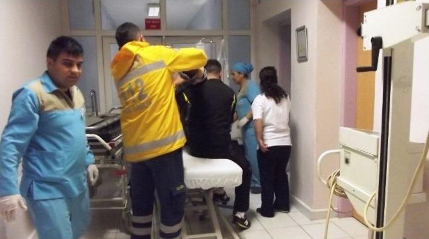 Ayvalık&rsquo;ta 2 Kişi Bı&ccedil;akla Yaralandı