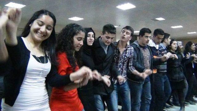 Erciş&rsquo;te &Ouml;ğrenciler Ygs &Ouml;ncesi Stres Attı 3