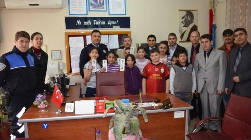 &Ouml;demiş'te &ldquo;&ccedil;ocuk Polis&rdquo; Kimlik Kartları Dağıtımı S&uuml;r&uuml;yor