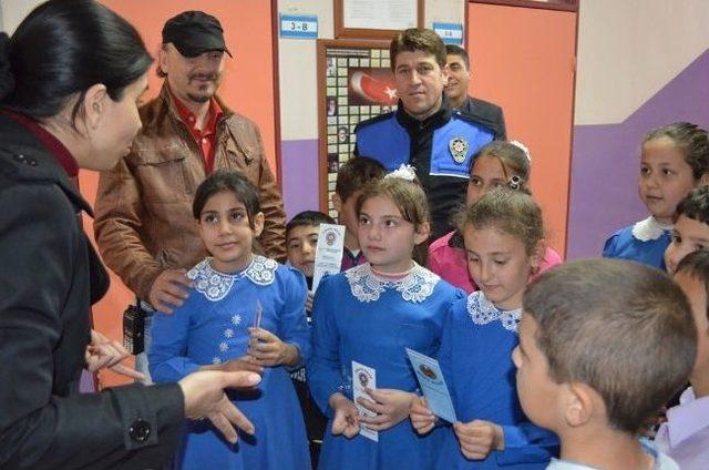 Ödemiş'te “çocuk Polis” Kimlik Kartları Dağıtımı Sürüyor