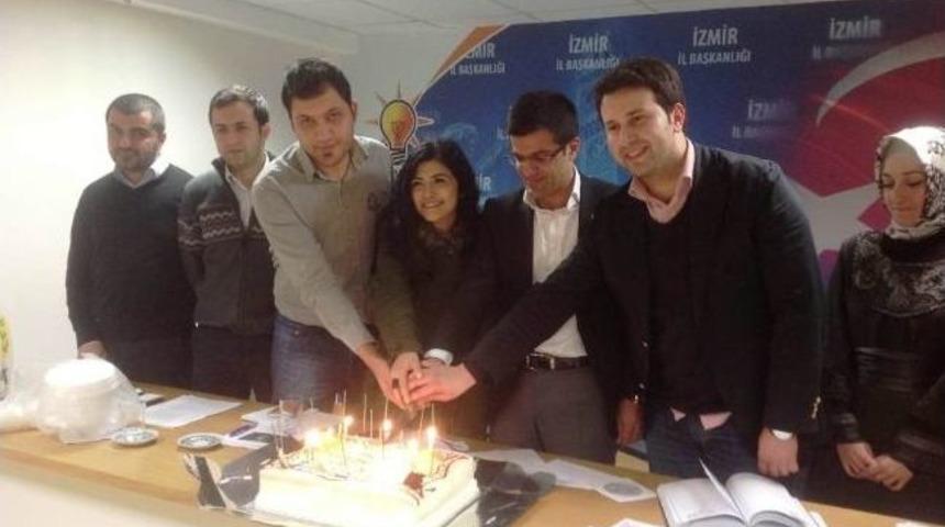 İzmir Ak Gen&ccedil;lik M&uuml;nazarada B&ouml;lge Şampiyonu