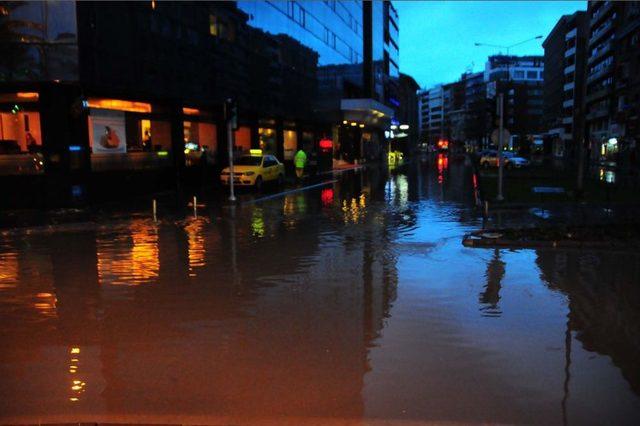 İzmir'de Şiddetli Yağış