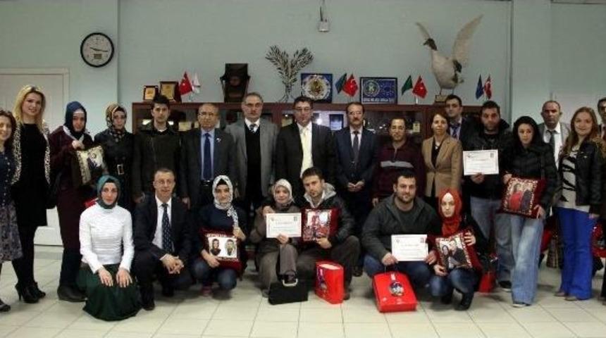 Nişanlı &Ccedil;iftlere Evlilik Sertifikası...