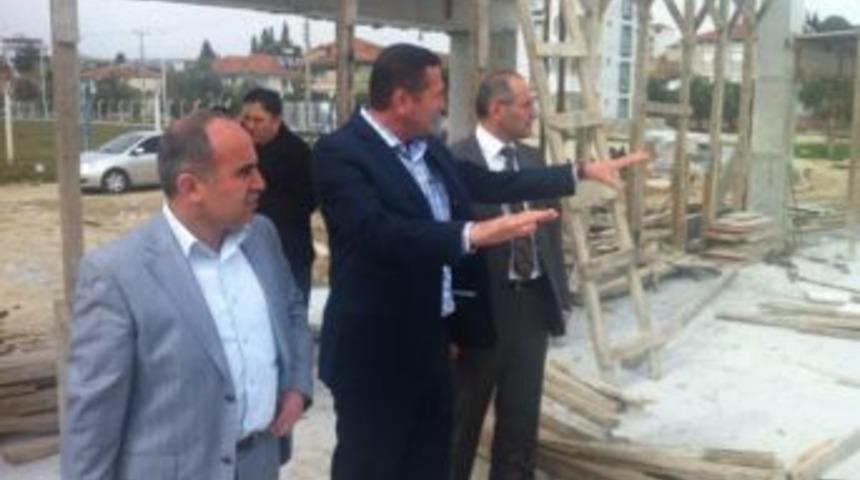 K&ouml;pr&uuml;başı'na, Komşu İl&ccedil;e G&ouml;rdes'ten Ziyaret