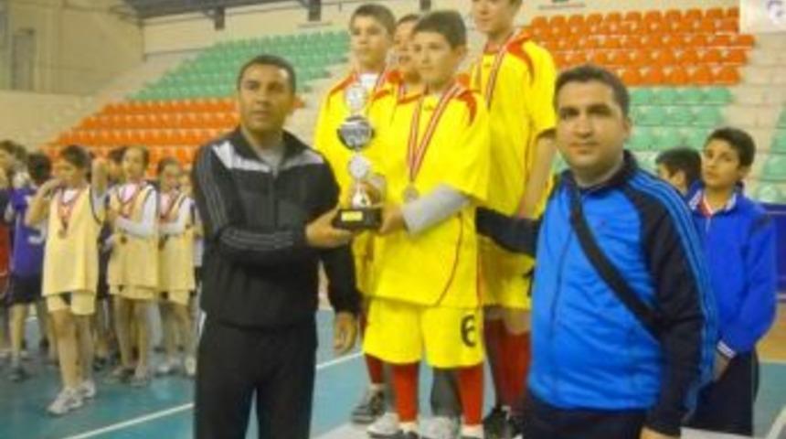 Osmancık Ak&ouml;ren Masa tenisi takımı il ikincisi oldu