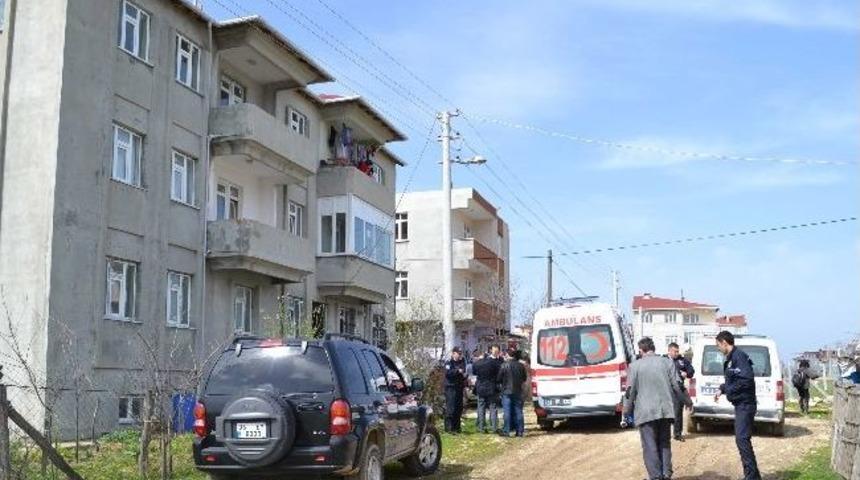 Kendini İple Tavana Astı