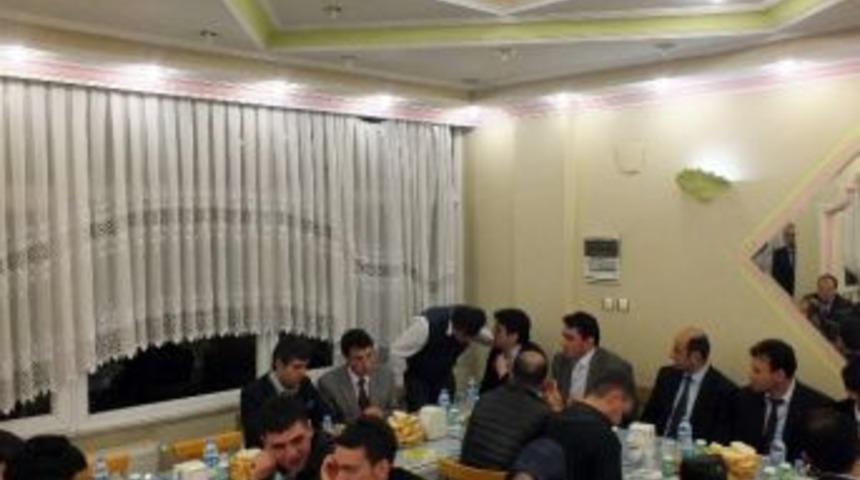 Koyulhisar Kaymakamı Turan&rsquo;dan, &Ouml;ğrencilere Moral Yemeği