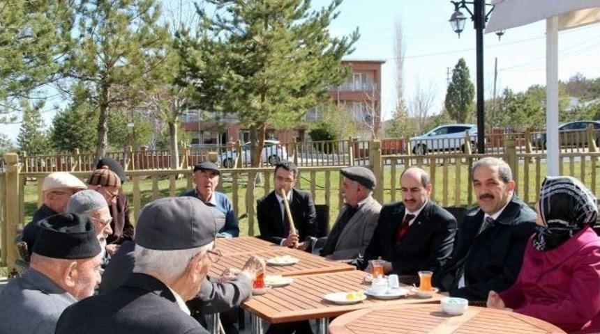 Başkan &Uuml;rg&uuml;p Huzurevi Sakinlerini Sıcak &Ccedil;ermik&rsquo;te Konuk Etti