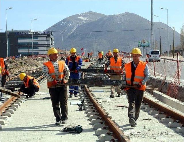 Raylı Sistem'de Hummalı Çalışma