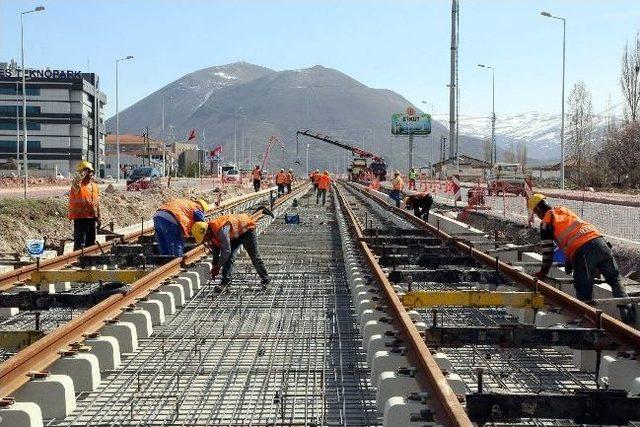 Raylı Sistem'de Hummalı Çalışma